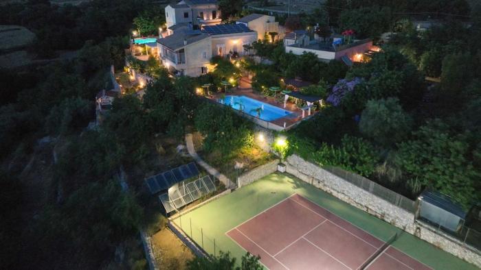 Villamodica a family villa 20 min from the beach