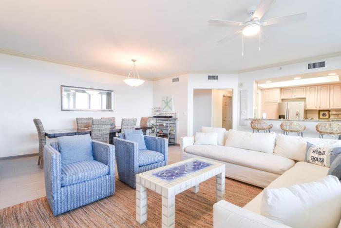 Silver Beach Towers E102