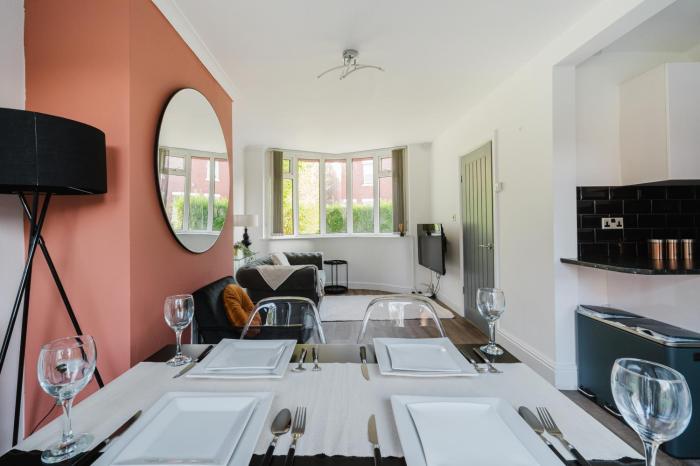 Cosy 3 bed home, near Etihad Stadium, fast WIFI