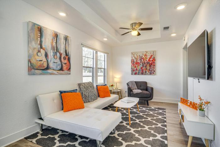 1 Mi to Gulf Coast! Couples Retreat in Long Beach