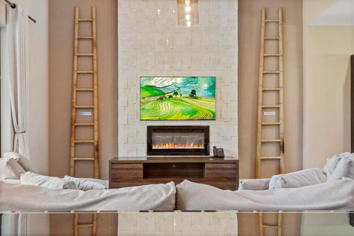 Minutes to Disney Chic Dream Villa with Stunning Patio and Resort Perks