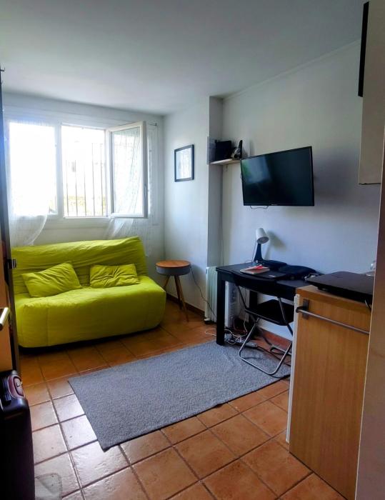 Room in Saint Germain Close to RER A La Defense