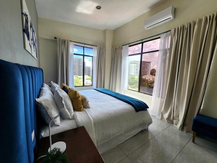 Complete, Centrally-located apartment with panoramic view