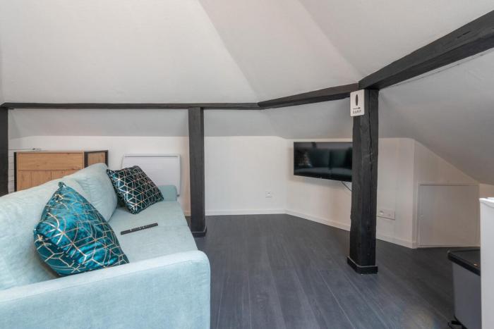 Super Studio G near Free parking station