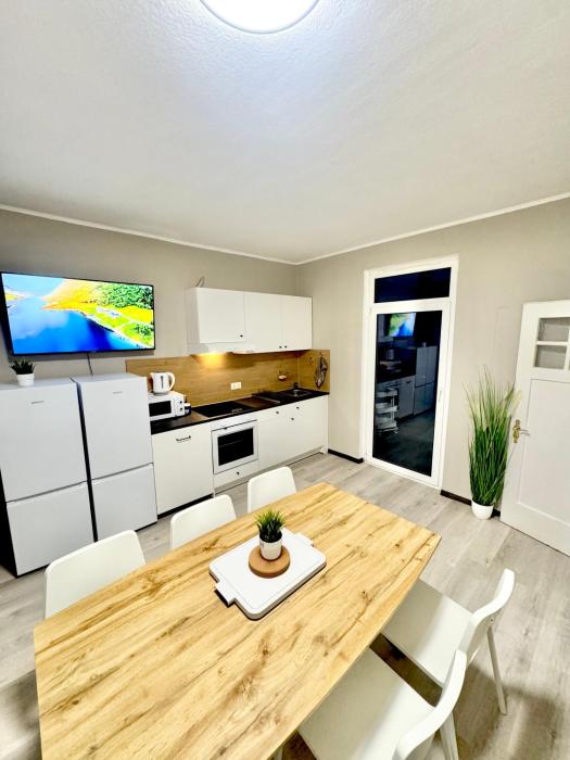 Verl - Wohnung 200qm- 2 Duschen - 2 WCs