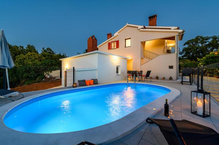 Holiday House Azur with a private pool