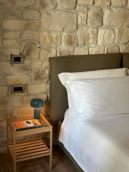 Olivia Rooms Teocrito