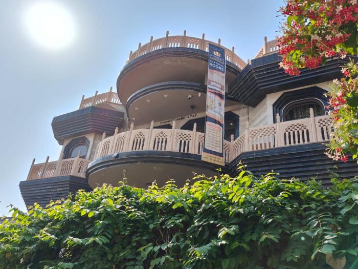 Naari Hotel & Home Stay