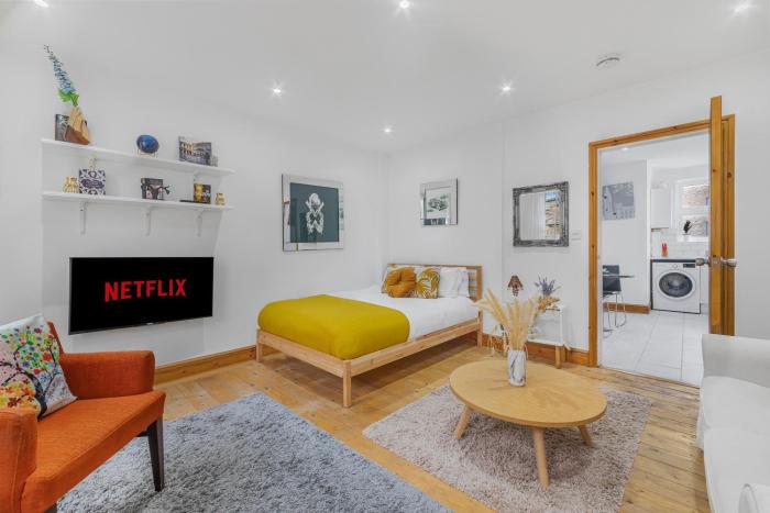 Studio Flat on Londons Famous Brick Lane - Historic Location in the Heart of Londons East End