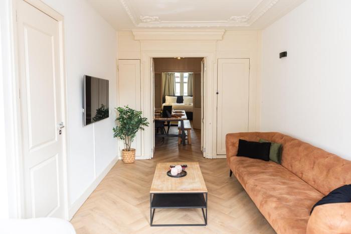 Historic Canal House Apartment