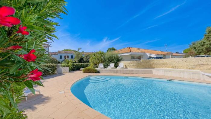 Appartement en résidence avec piscine, cour privée