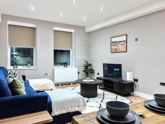 Brighton Central 3BR Apartment with Parking