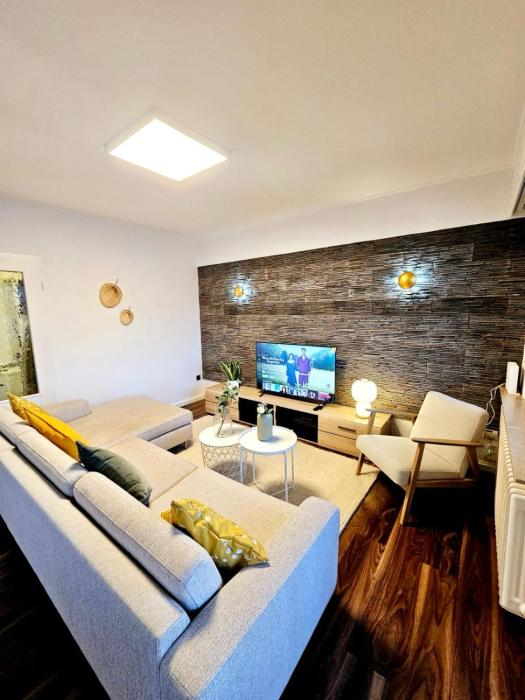 Charming 3 bedrooms with a cozy terrace-BRLD1