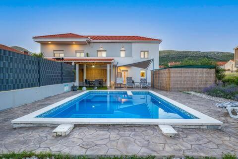 Holiday home Dino & Lea