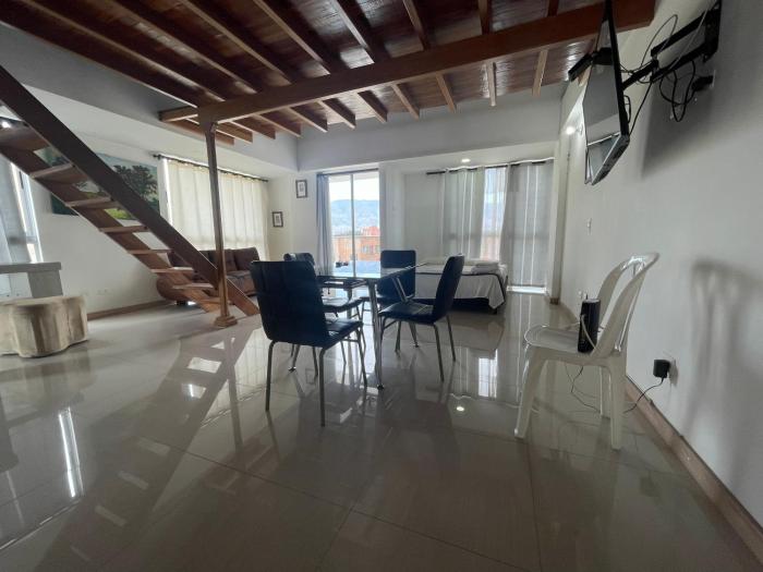 Apartamento Lof, Dúplex, iluminado, bueno , céntrico y bien ubicado en Laureles estadio