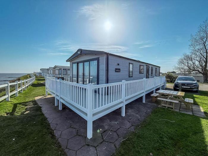 Beautiful Caravan With Stunning Sea Views At Haven Hopton Ref 80001H
