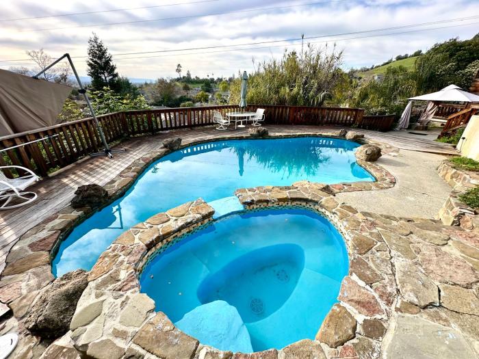 Retreat 7B4B Resort Pool Hot Tub Game City View