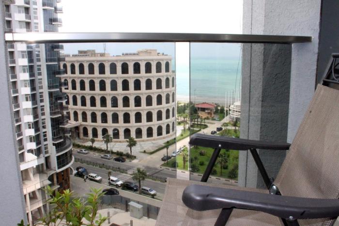 Sea view apartment 1st line