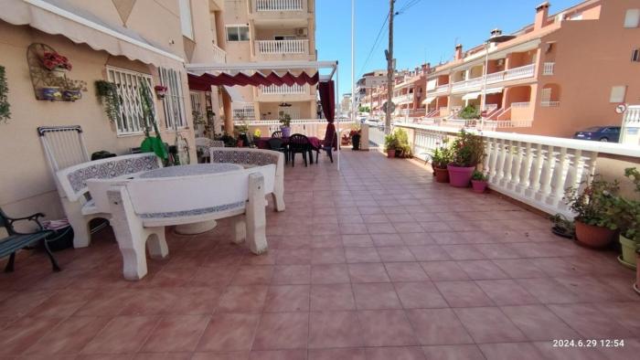 2 bedroom flat 100m from the beach with huge terrace