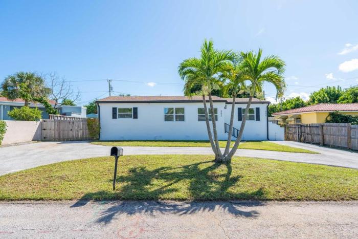 Cozy 3 Bed 2 Bath near Northwood