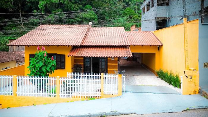 Casa espaçosa com churrasqueira