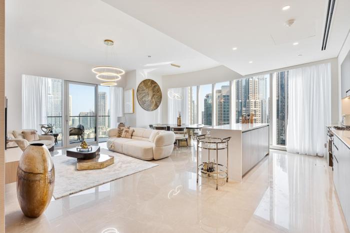 Luxury 3BR Apartment with Burj Khalifa Views