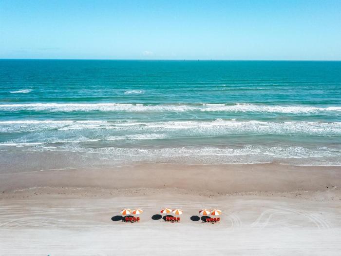 The Beach Lah 725 COA