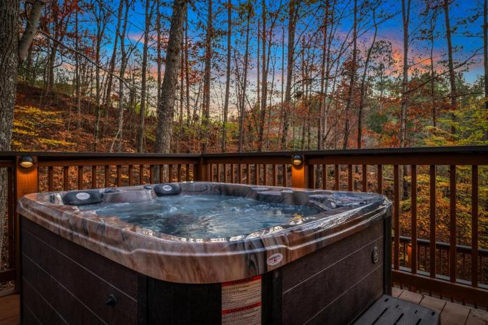 Privacy Fire Pit Game Room Hot Tub WiFi