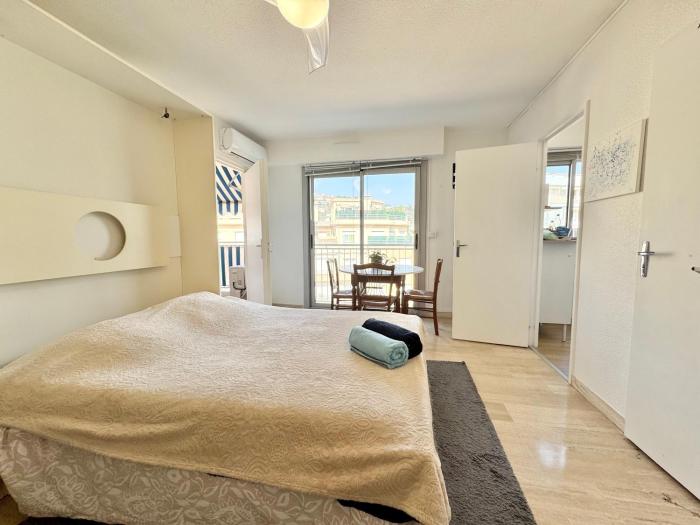 Le Doris , studio climatisé proche bord de mer