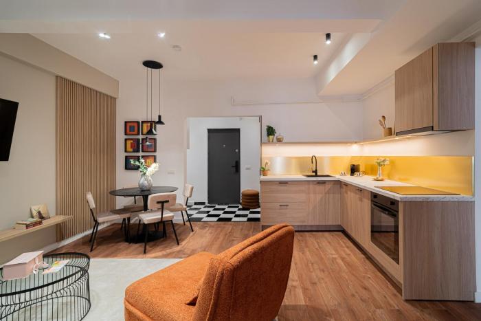 Playful & Trendy 2BR on Regina Elisabeta, Steps to Cismigiu Gardens - Bathtub & Boulevard Views