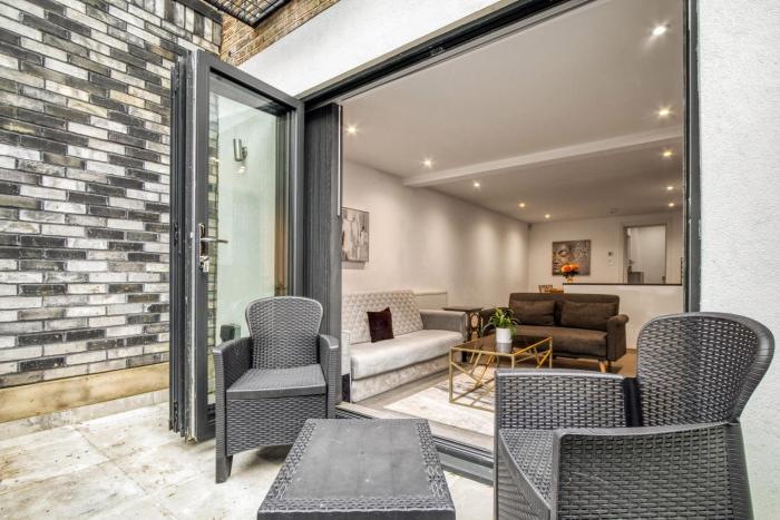 Stylish Beauty Ground Floor 1BR 1BA Private Garden