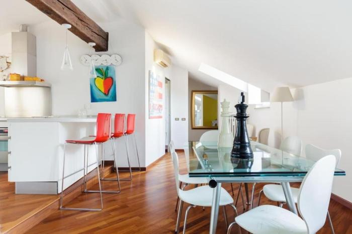 Walking to the Duomo from a Luxury Penthouse