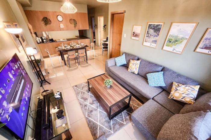 Artsy 110sqm 2br in MOA 200mbps Wifi XBOX Printer