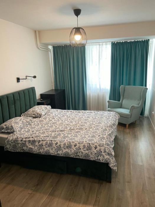 center 1 bdrm apt with terrace