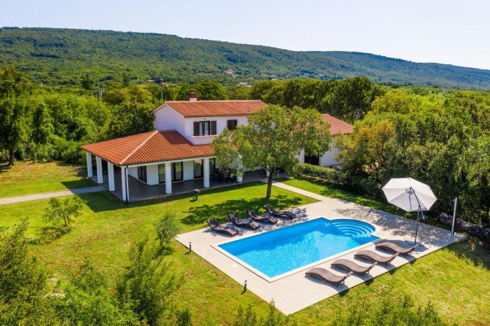 Villa Klara, beautiful and secluded villa close to the beach