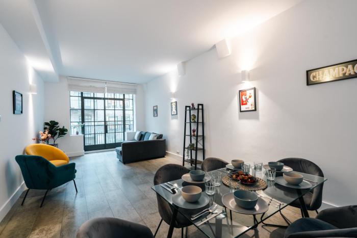 Stylish 2-Bedroom Flat with Balcony in Clerkenwell