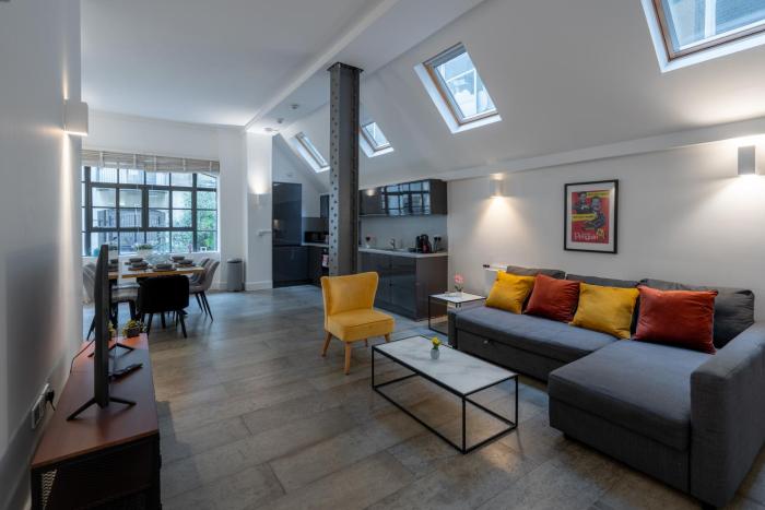 Stylish 3BR Duplex in Vibrant Clerkenwell