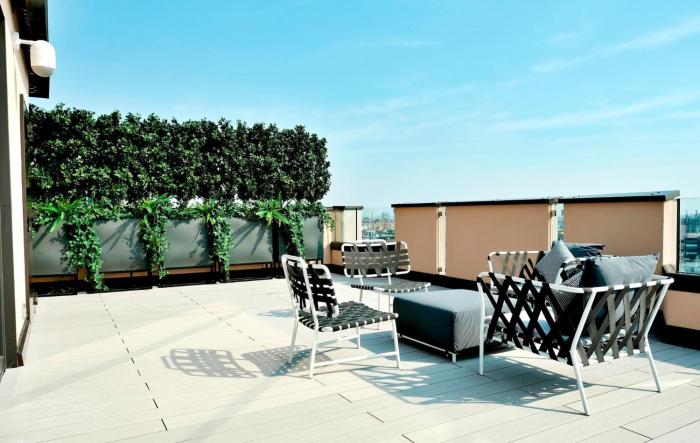 San Babila Duomo View with Shared Rooftop Terrace