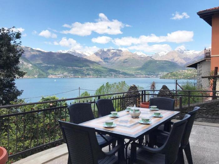 Lake-View Apartment, 1 Min Walk from the Lake