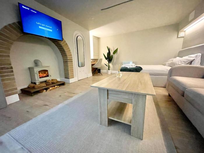 A2 HighTown Apartment, Steps from Luton Train Station