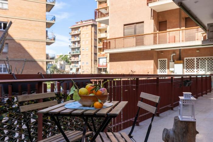 Trastevere Bright Apartment with Balcony