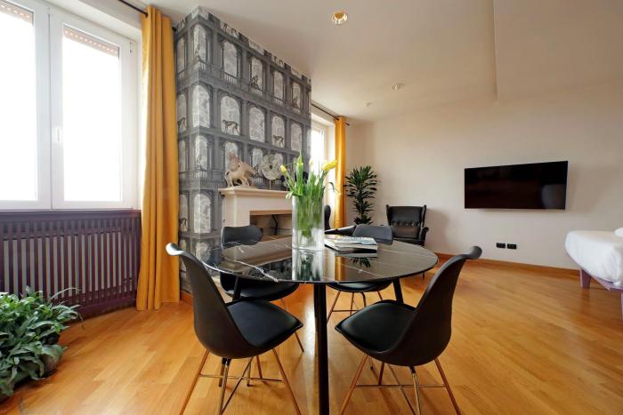 suity I monkeys apartment