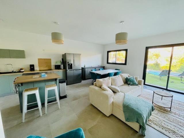 Villa neuve avec piscine privative bord de mer Corse FAVONE entre solenzara et Porto-Vecchio