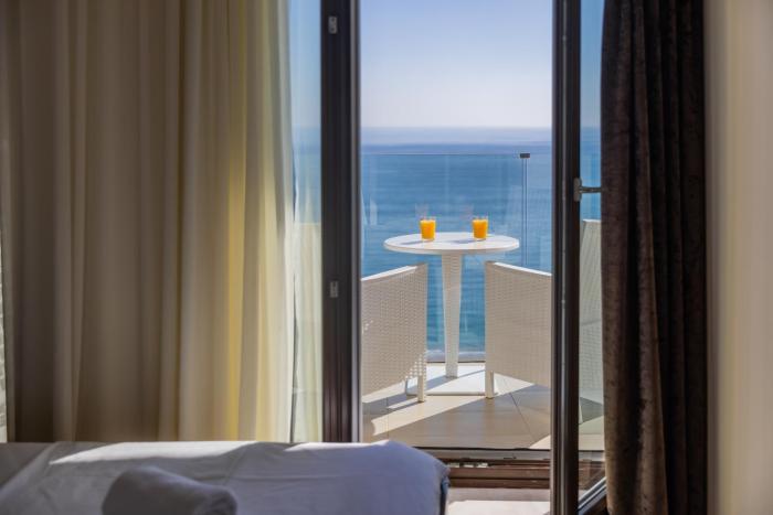 Deluxe Apartments Shine