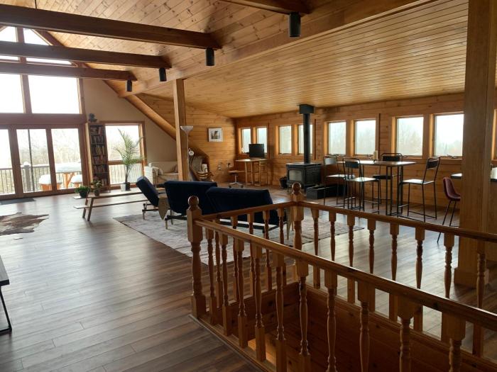 Charming barn loft -amenities on 60 acre farm in the White Mountains of NH