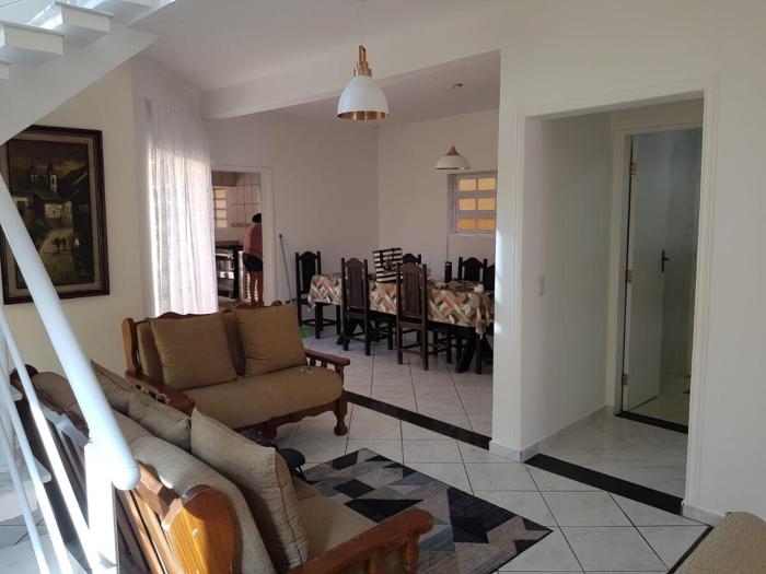 Linda Casa com Piscina e Praia no Litoral Sul de São Paulo - Condomínio com Controle de Acesso