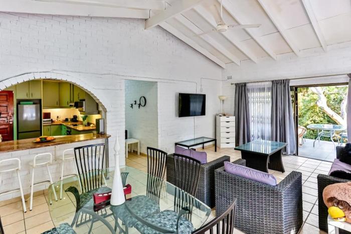 Robbins road cheerful, pet-friendly home