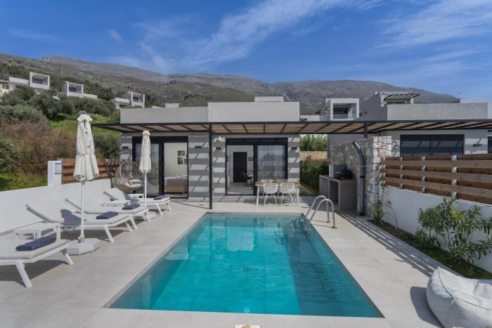 Villa Oneiro, with sea and countryside view