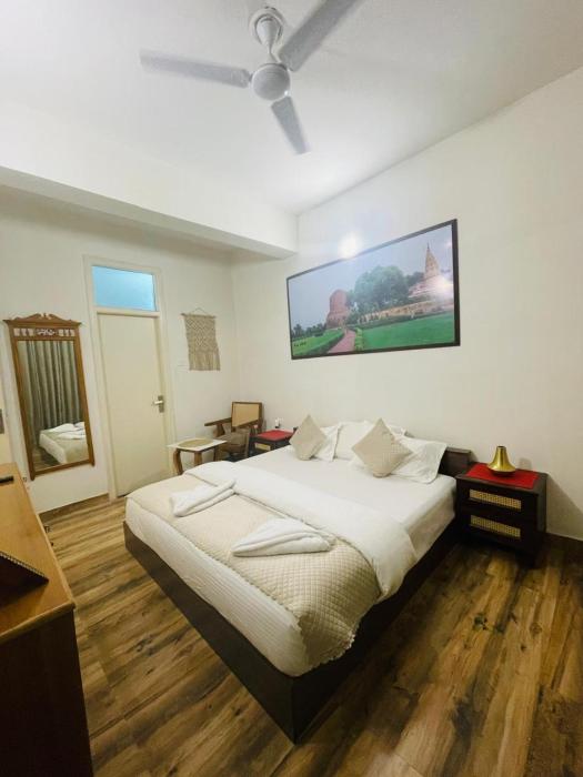 Ganga Ghat 2 BHK Apartment Near Kashi Vishwanath Temple With Parking And Lift