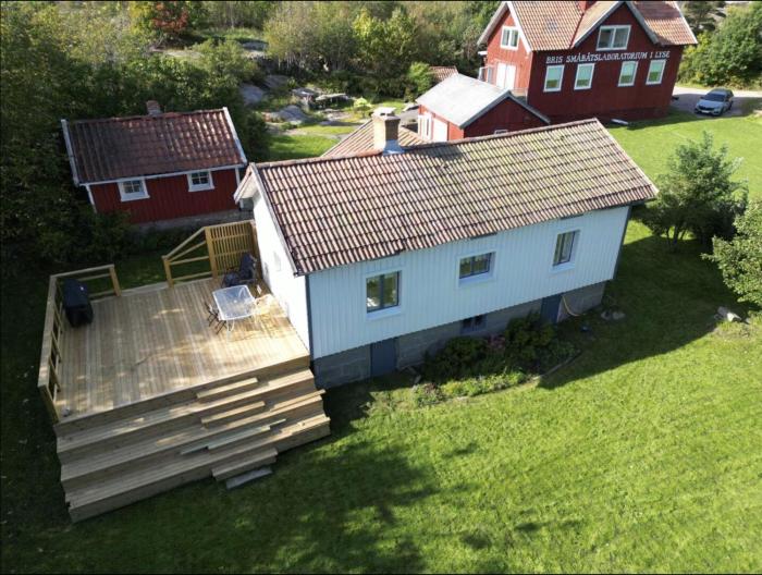 Charming Bohuslän Cottage with Nature Views